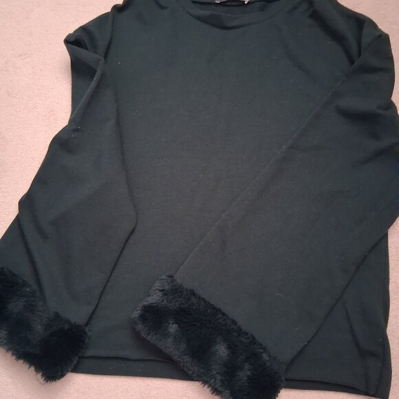 Christmas bell sleeve top with fur - Picture 2 of 3